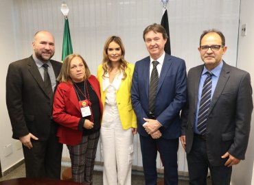 Piso salarial: presidente do Sioms participa de reunião com senadora Daniela Ribeiro