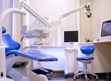 concept-interior-new-modern-dental-clinic-office-dental-equipment